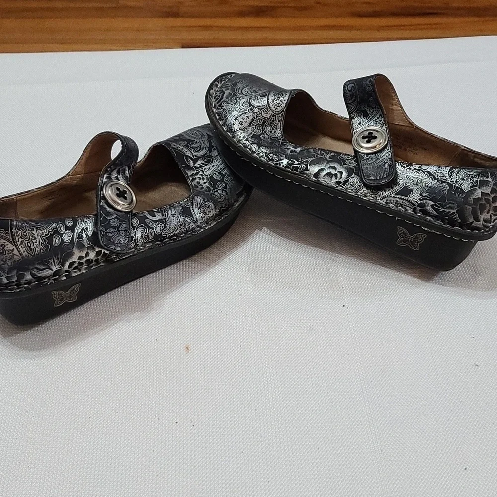 Alegria Womens Mary Janes Shoes Black Silver Floral Paisley   Sz 36/5.5 GUC READ - Picture 12 of 12